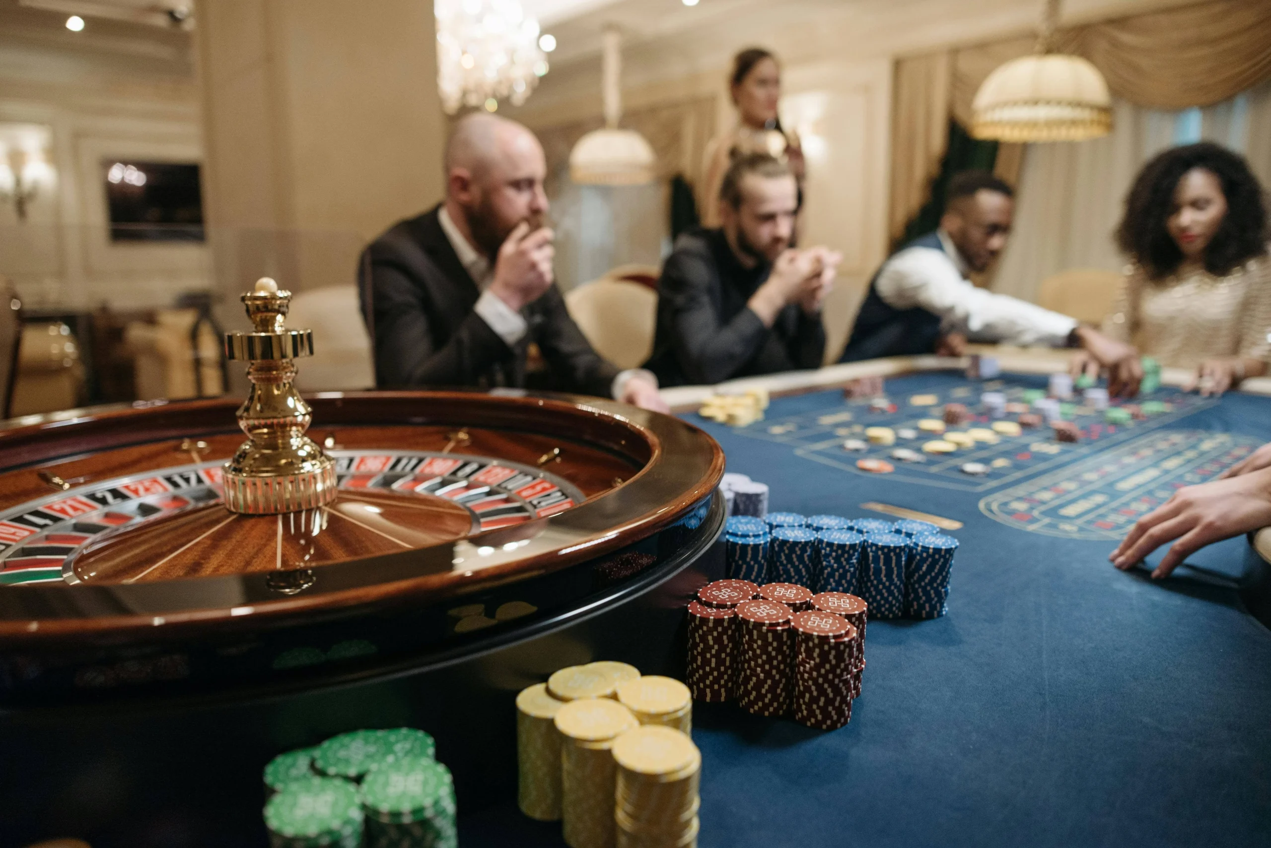 People playng roulette in a casino